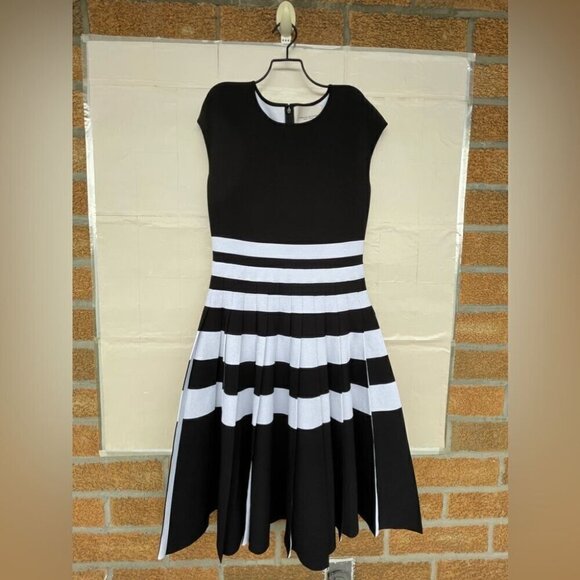 CAROLINA HERRERA Striped Cap-sleeve Pleated Dress size large - Picture 5 of 16